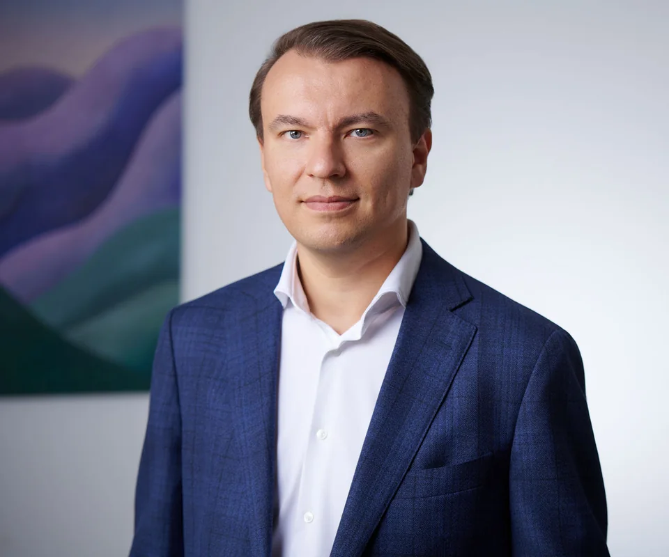 Stan Sabitovs in a navy blazer in his office.